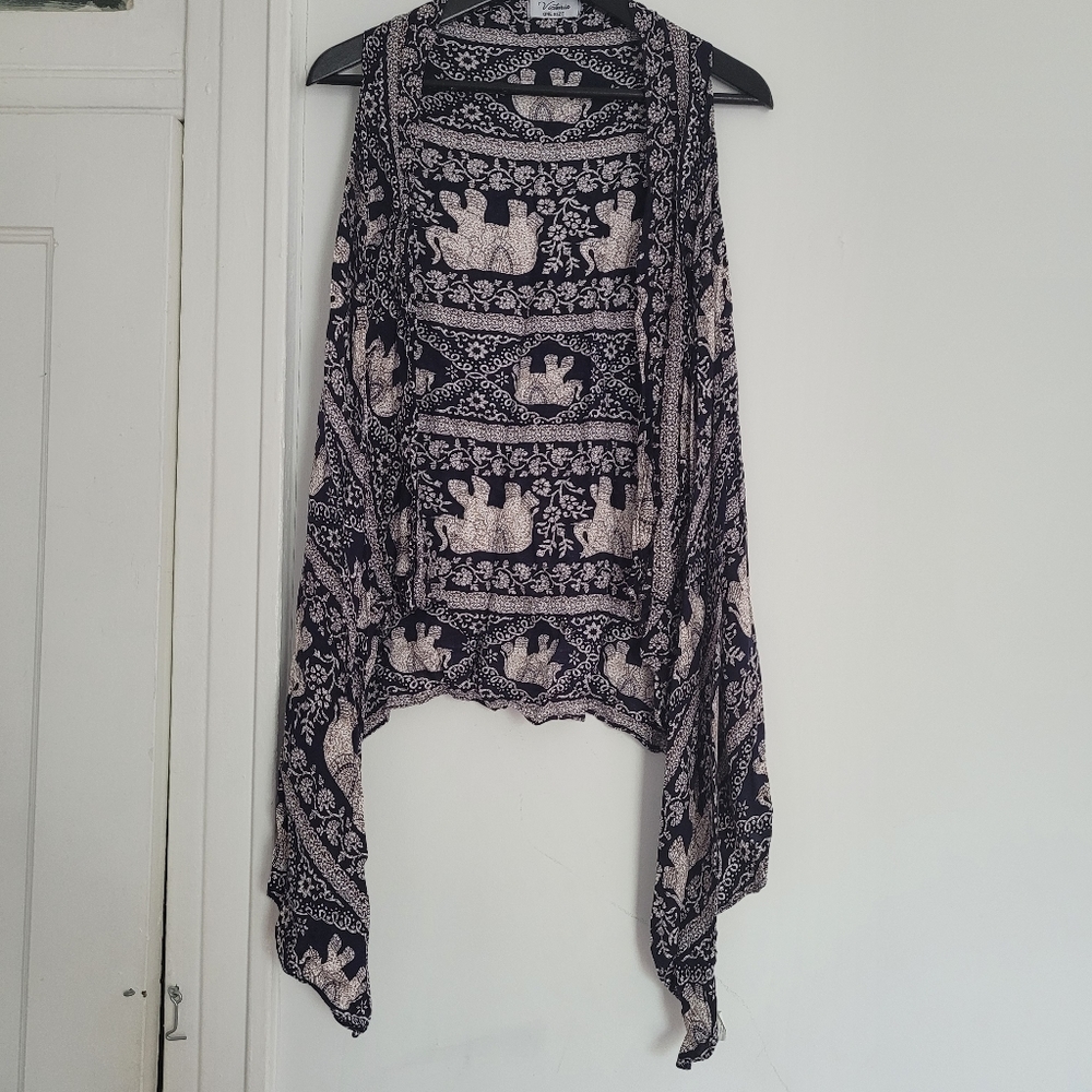 Sleeveless open front vest - Picture 2 of 4
